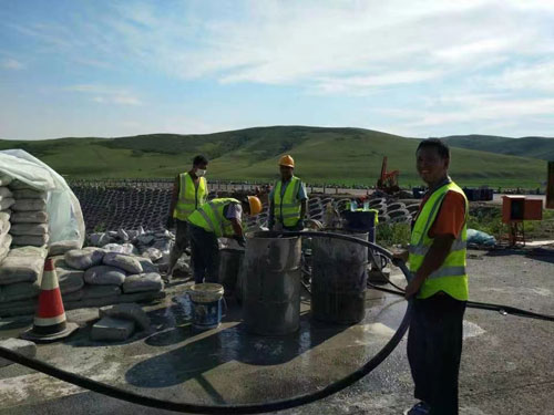 九龙坡公路地聚物下沉注浆
